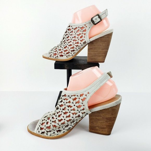 Very Volatile Women's White Leather Cut-Out Slingback Open Toe Heel Sandal Sz 9 - Picture 3 of 7